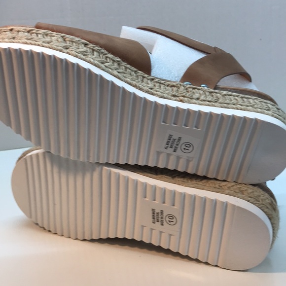 NWOT SODA Tan pLeather Platform Sandals Size 10 - Picture 6 of 9